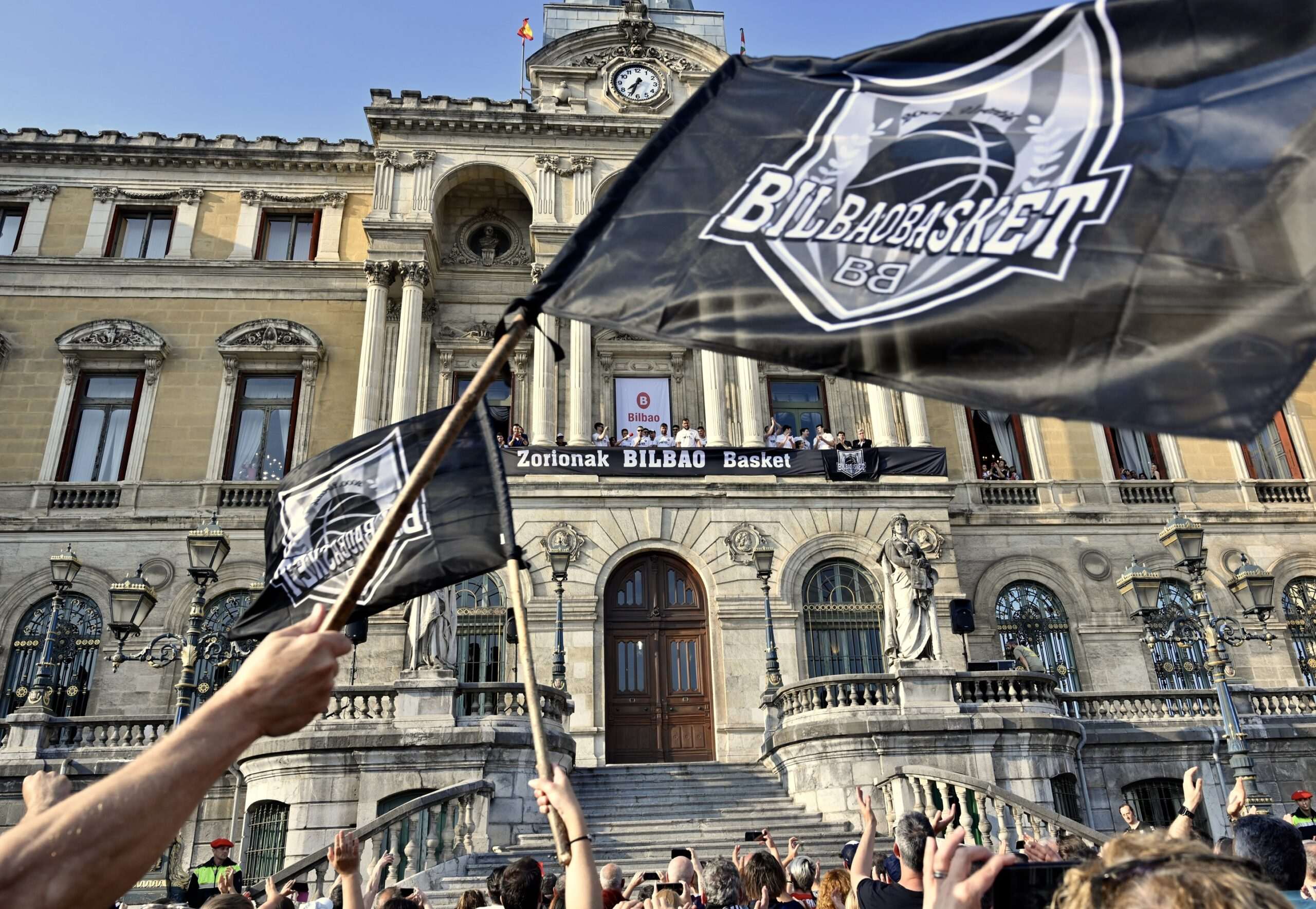 Amplio operativo municipal para recibir al Bilbao Basket, campeón de la FIBA Europe Cup