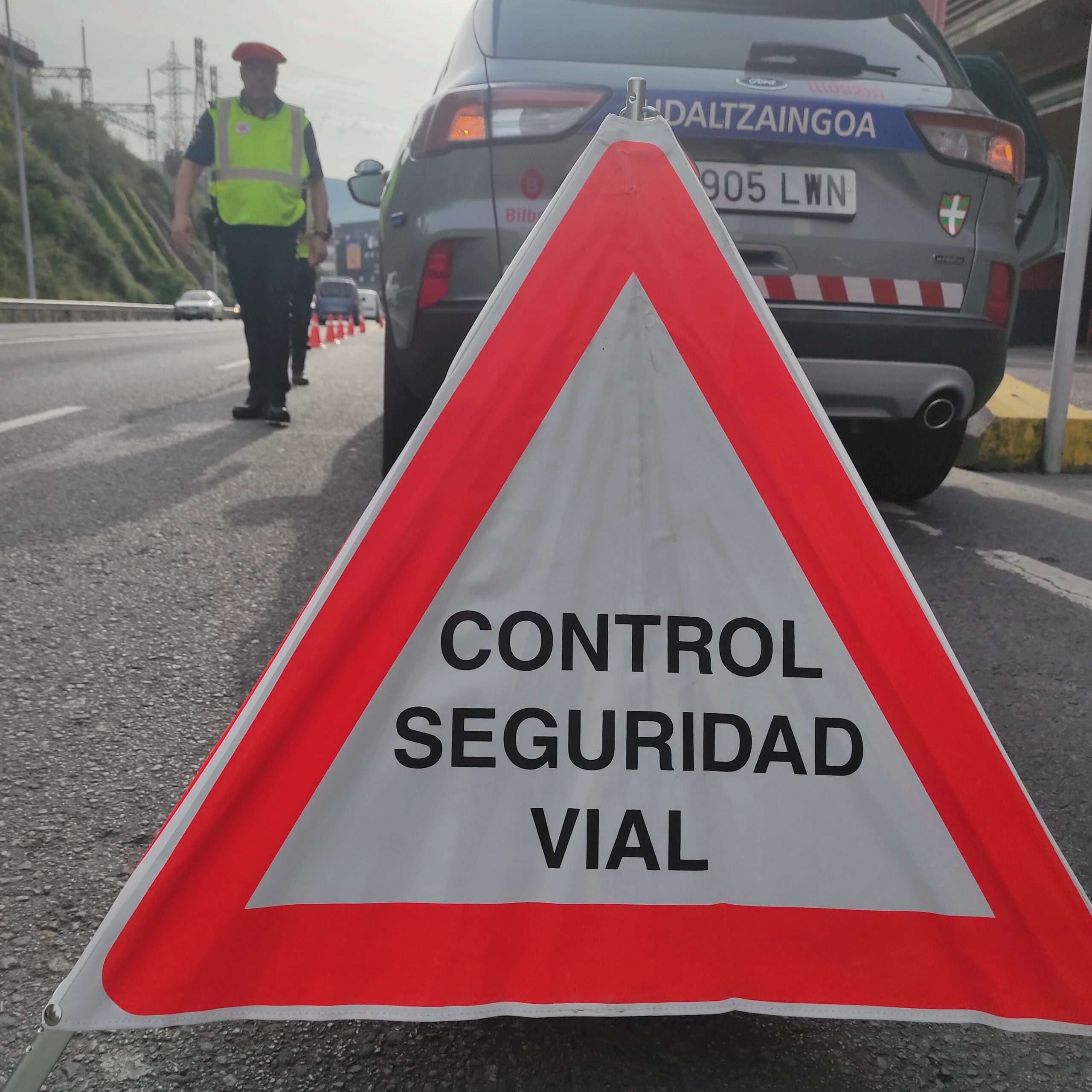 La Policía Municipal de Bilbao inicia una campaña de vigilancia para controlar la correcta circulación en patinetes eléctricos