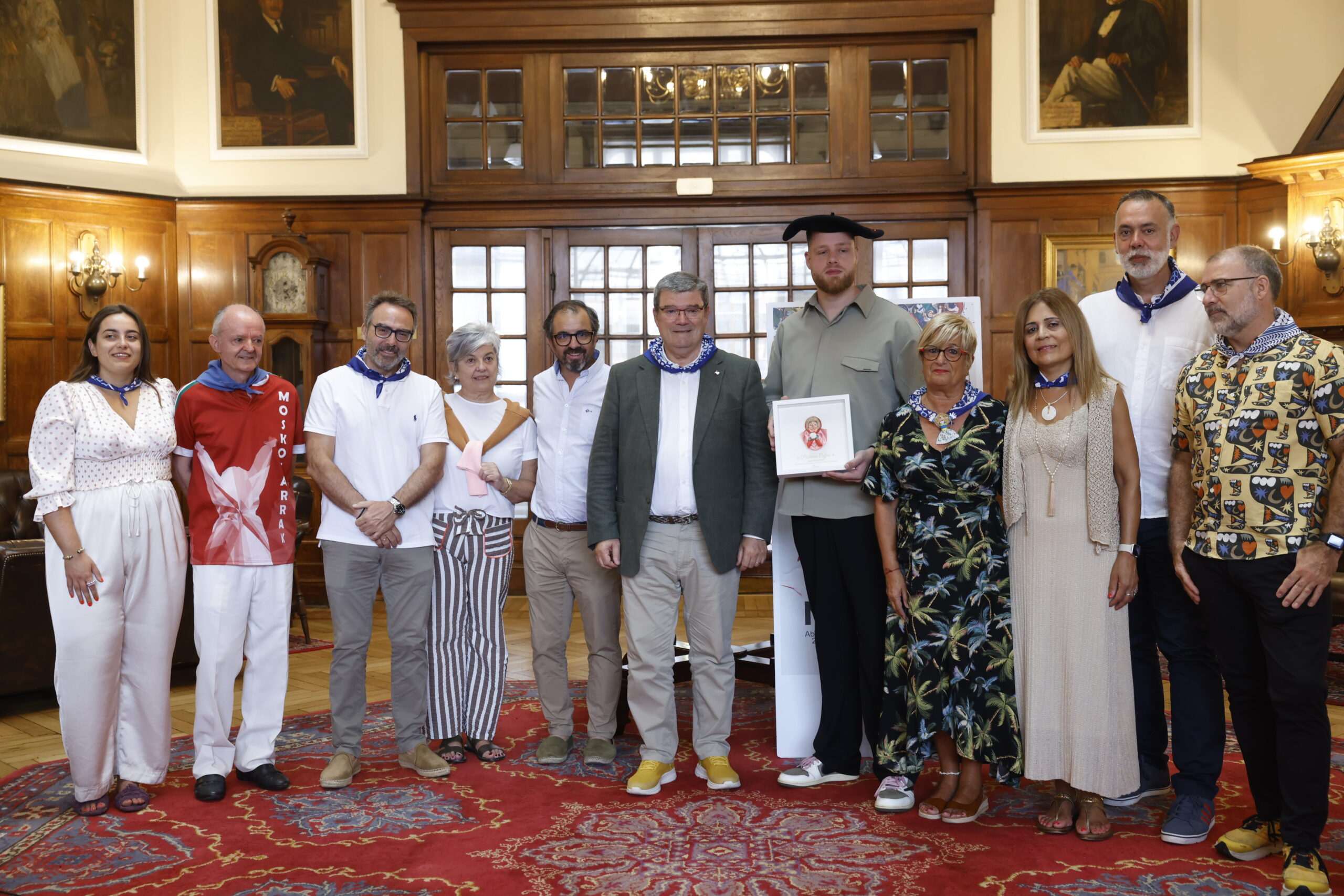 El alcalde entrega a la pirotecnia Caffero el premio del jurado del XXXIII Concurso Internacional de Fuegos Artificiales Villa de Bilbao de Aste Nagusia