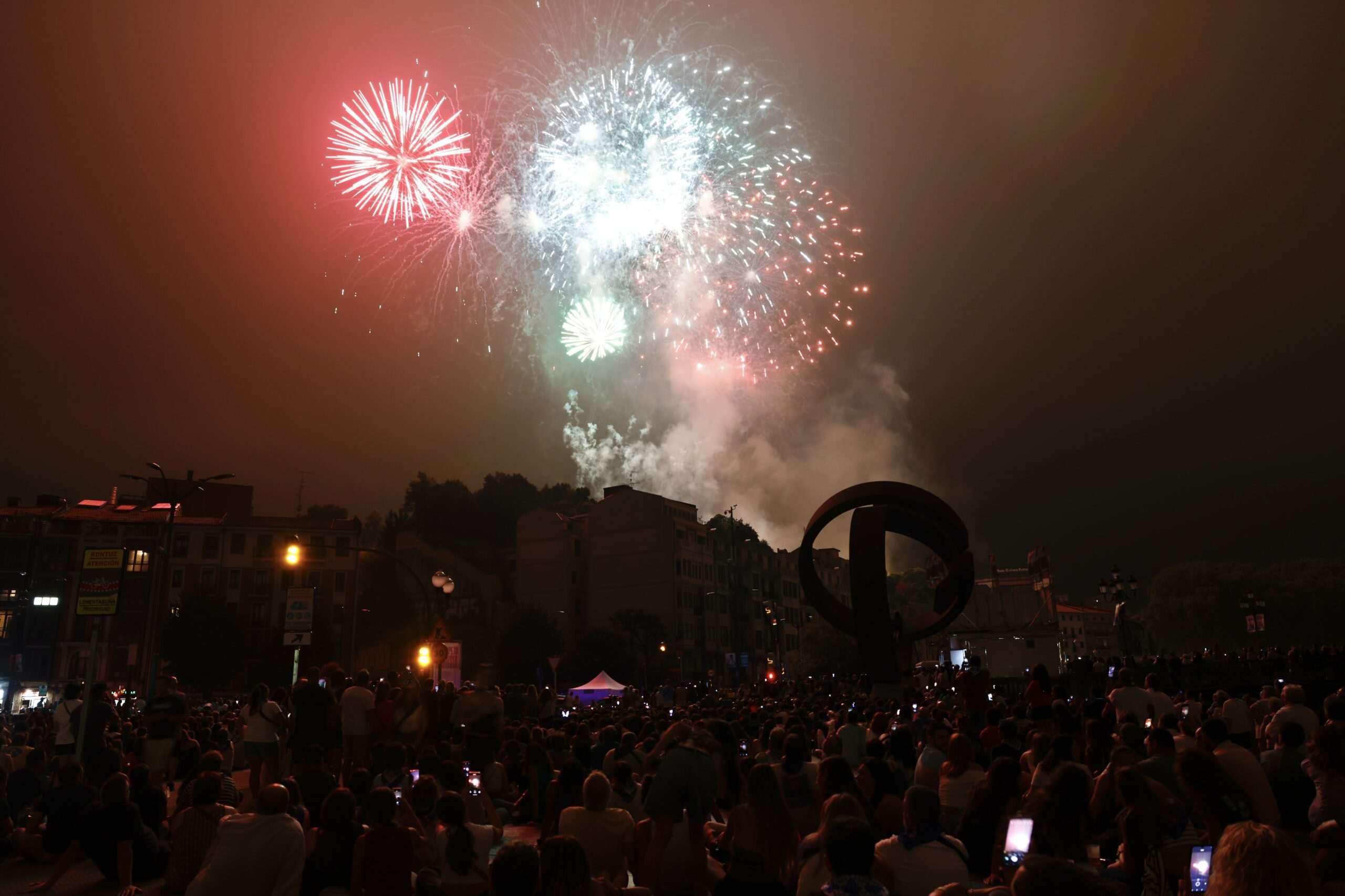 El jurado reconoce a la pirotecnia Caffero en el XXXIII Concurso Internacional de Fuegos Artificiales Villa de Bilbao de Aste Nagusia