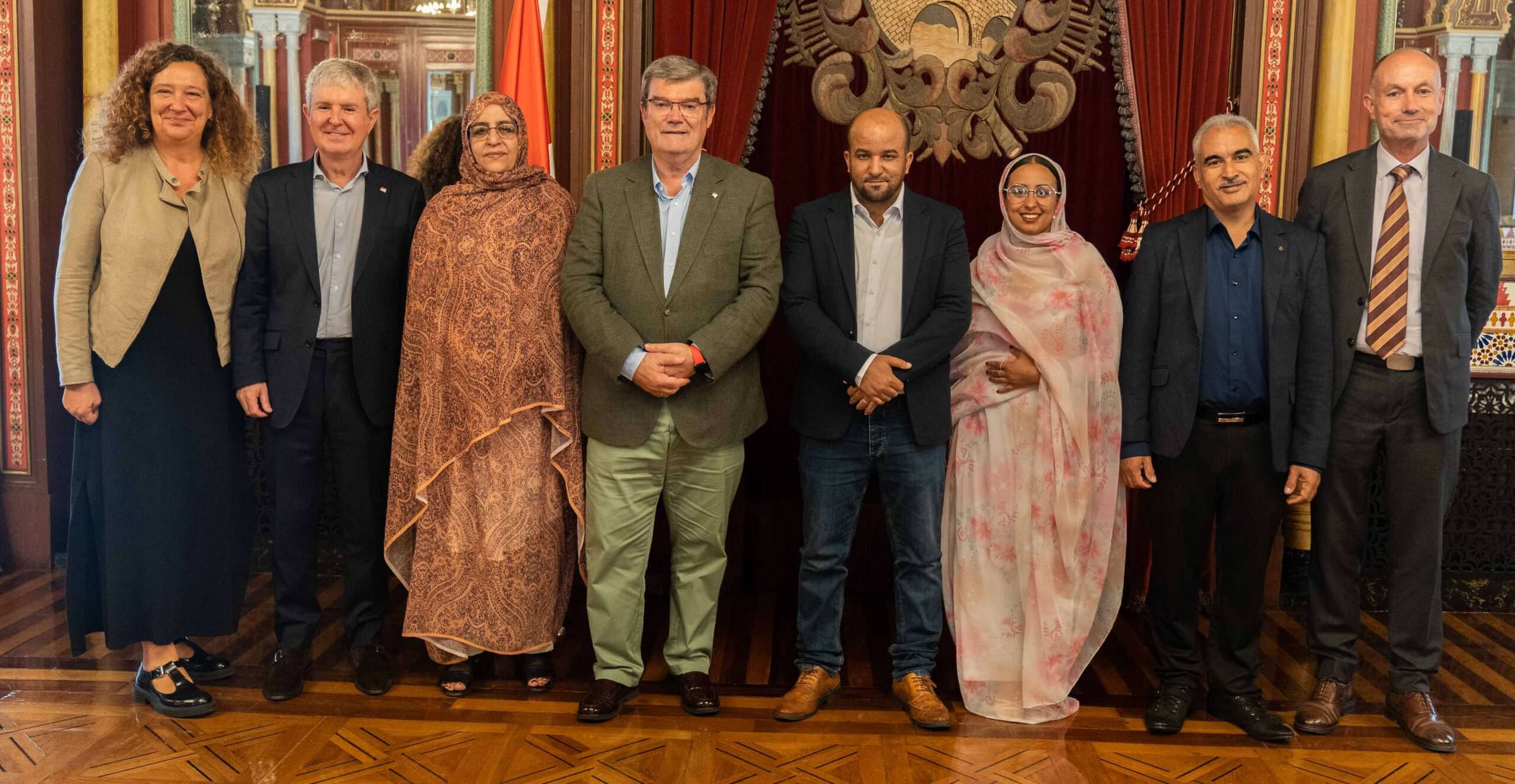 El alcalde de Bilbao se reúne con el ministro de Juventud y Deporte de la RSAD, Hasanito Mohamed Echbalal, y una delegación saharaui