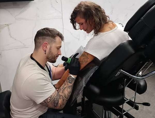 Tattoo performan’s Álava tatuajes
