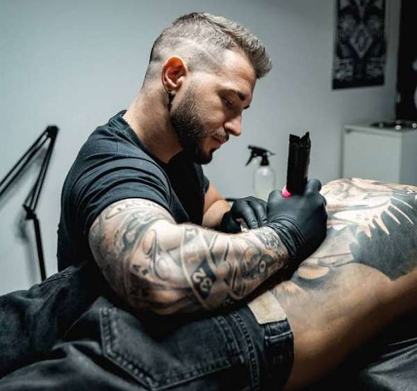 Tattoo performan’s Álava