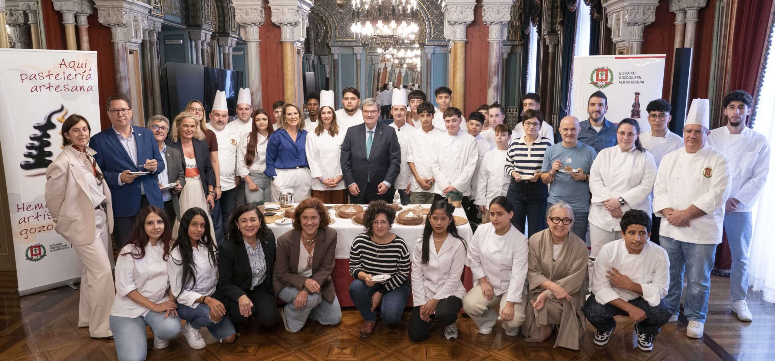El Ayuntamiento de Bilbao organiza una recepción especial para el gremio y escuela profesional de pastelería de Bizkaia con la presentación de la Tarta Begoña