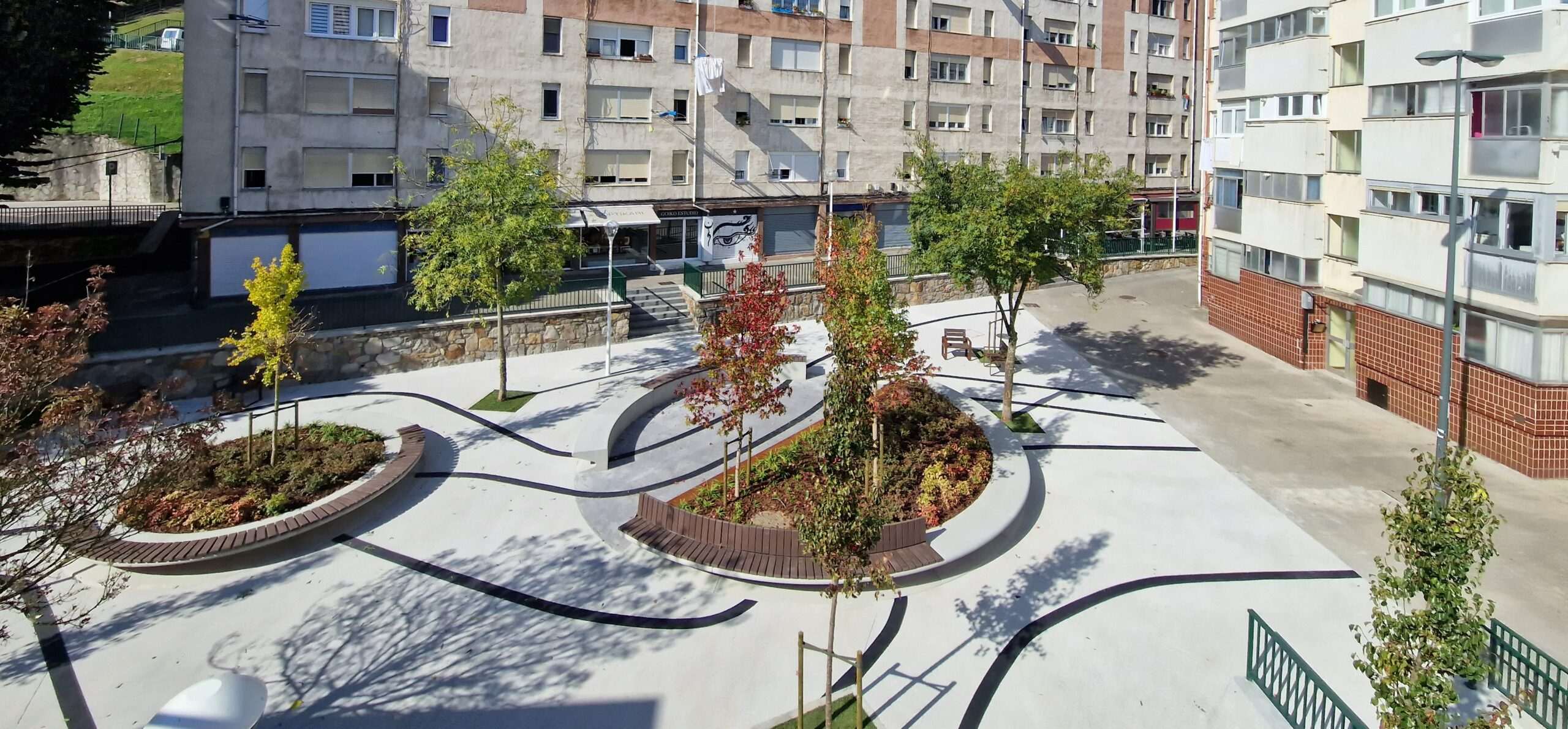 Finalización de los trabajos de regeneración de la plaza Zizeruena en Otxarkoaga, priorizados por los vecinos del distrito en el marco del Plan Auzokide