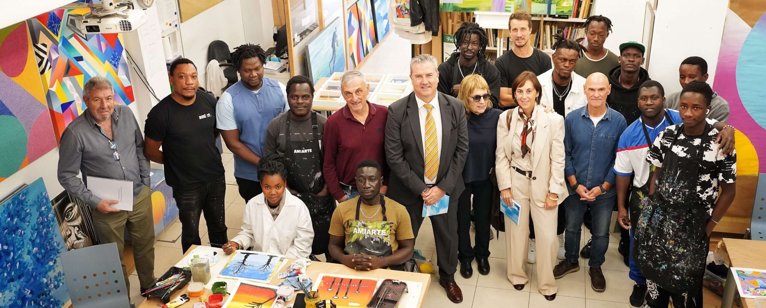 Visita a la Asociación Bilbaína Amiarte para conocer sus proyectos en favor del arte como herramienta para el desarrollo económico y social de la villa