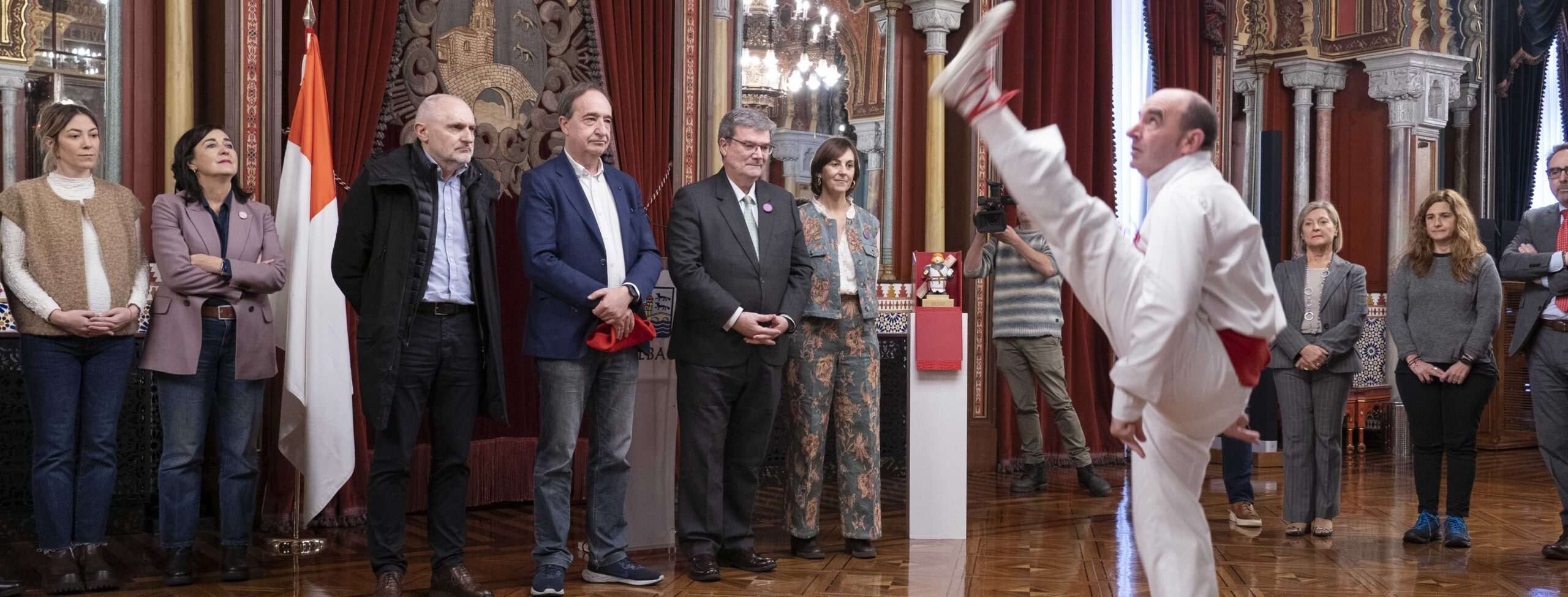 El Ayuntamiento celebra el 25 aniversario de Bilbao Dendak con una recepción especial en reconocimiento a su labor en el comercio de la ciudad