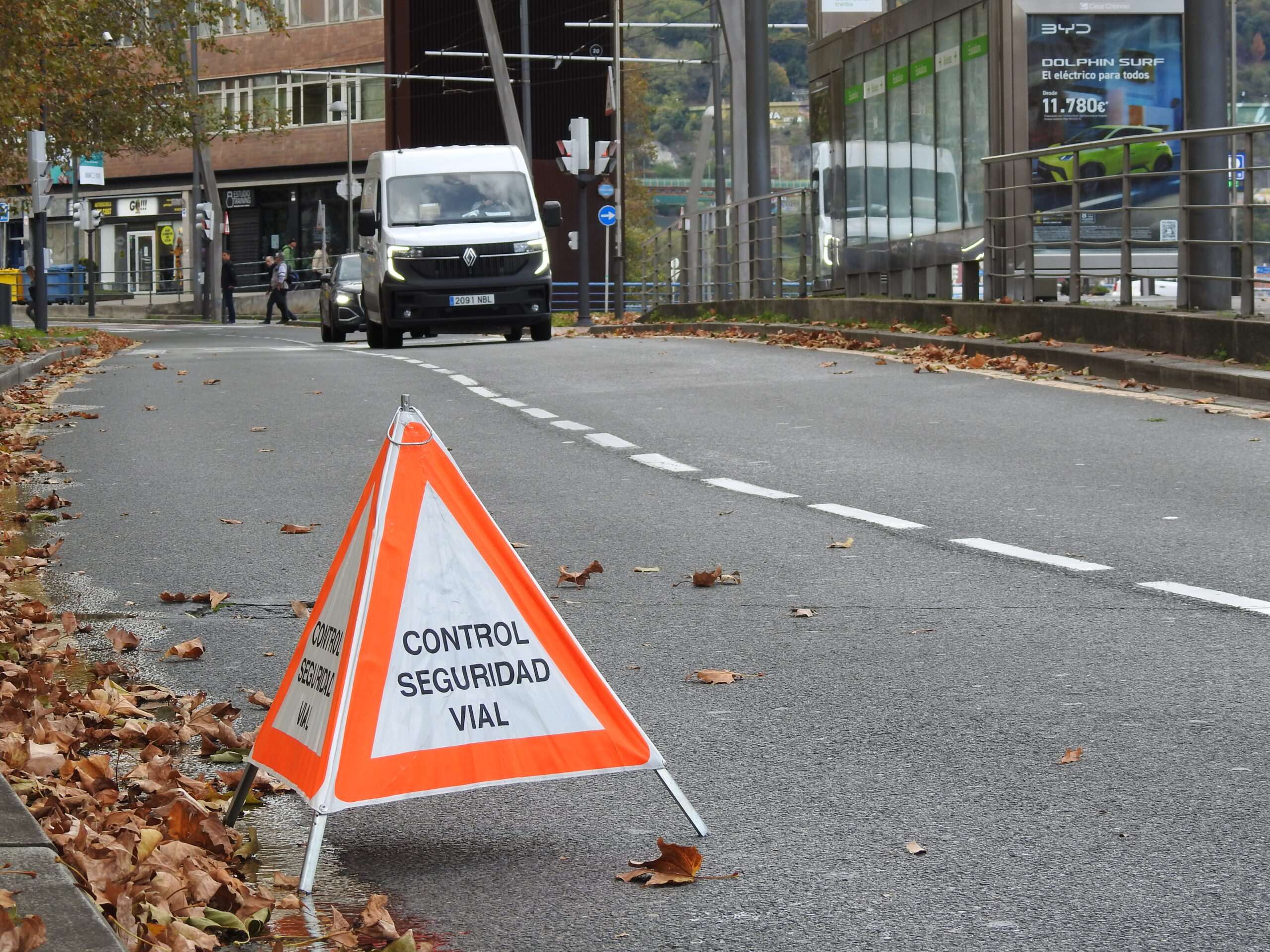 La policía municipal de Bilbao inicia una campaña para el control y la vigilancia del transporte escolar