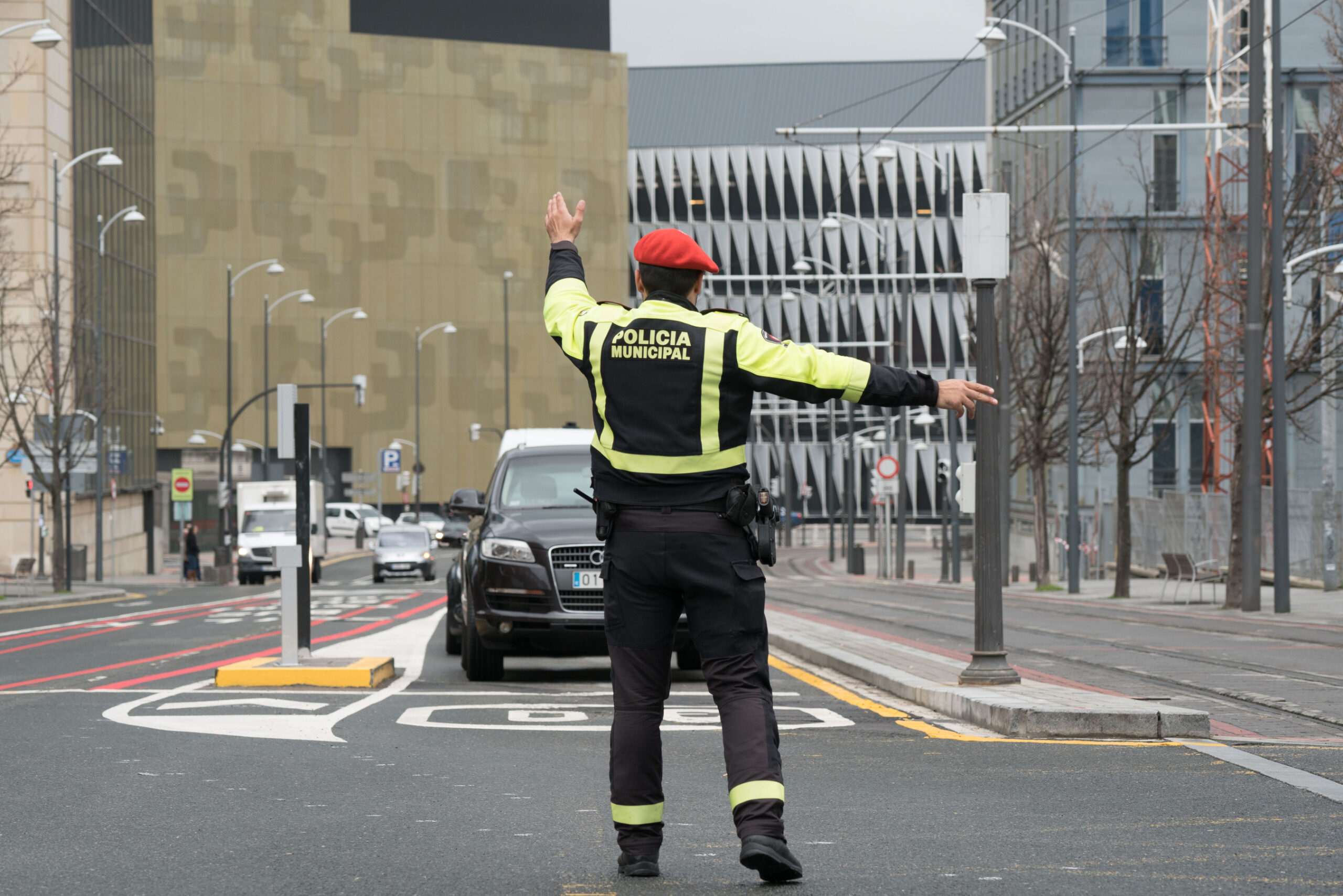 La policía municipal de Bilbao llevará a cabo una campaña de control y vigilancia de las condiciones técnicas de los vehículos la próxima semana