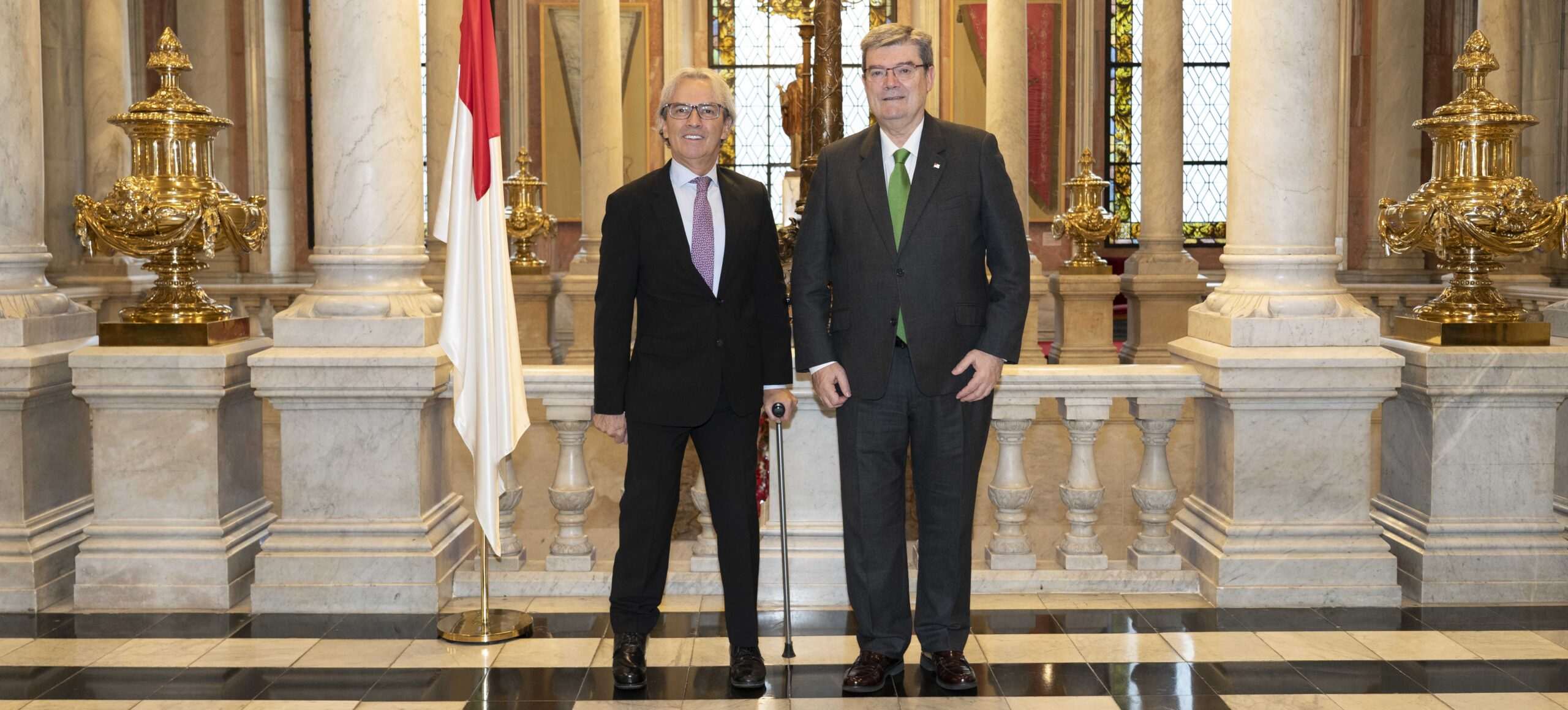 El alcalde de Bilbao se reúne con el embajador de Colombia, Eduardo Ávila Navarrete