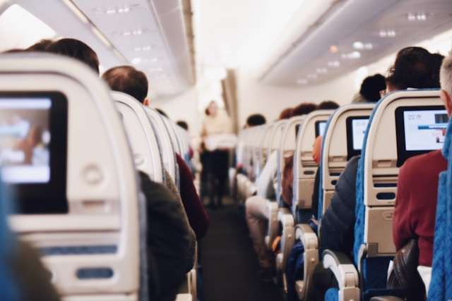 El viento sur provoca desvíos y cancelaciones en el Aeropuerto de Bilbao
