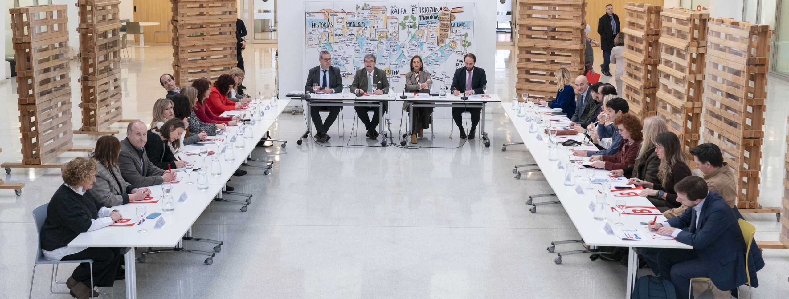 Bilbao establece su primera mesa de empleo y desarrollo local bajo la presidencia del alcalde Juan Mari Aburto