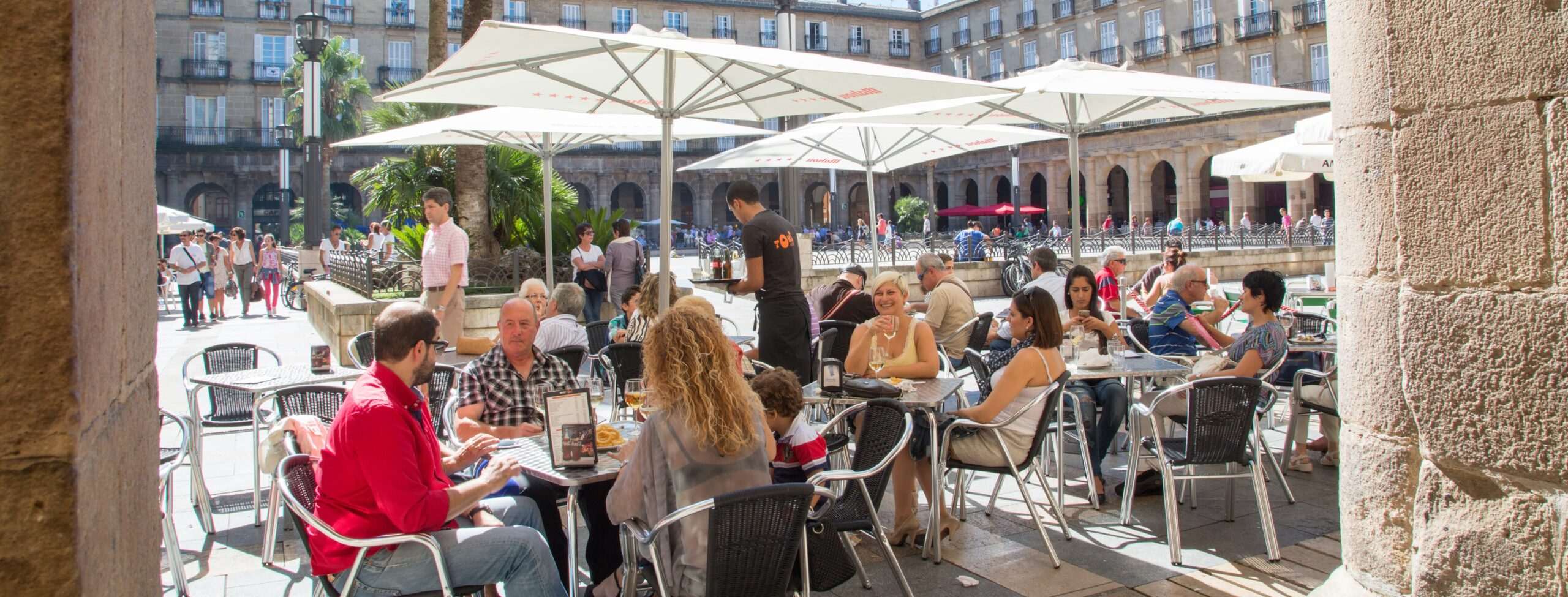 El Ayuntamiento de Bilbao avanza en la tramitación de la nueva ordenanza de terrazas tras un año de diálogo con diferentes agentes y más de treinta reuniones y comunicaciones