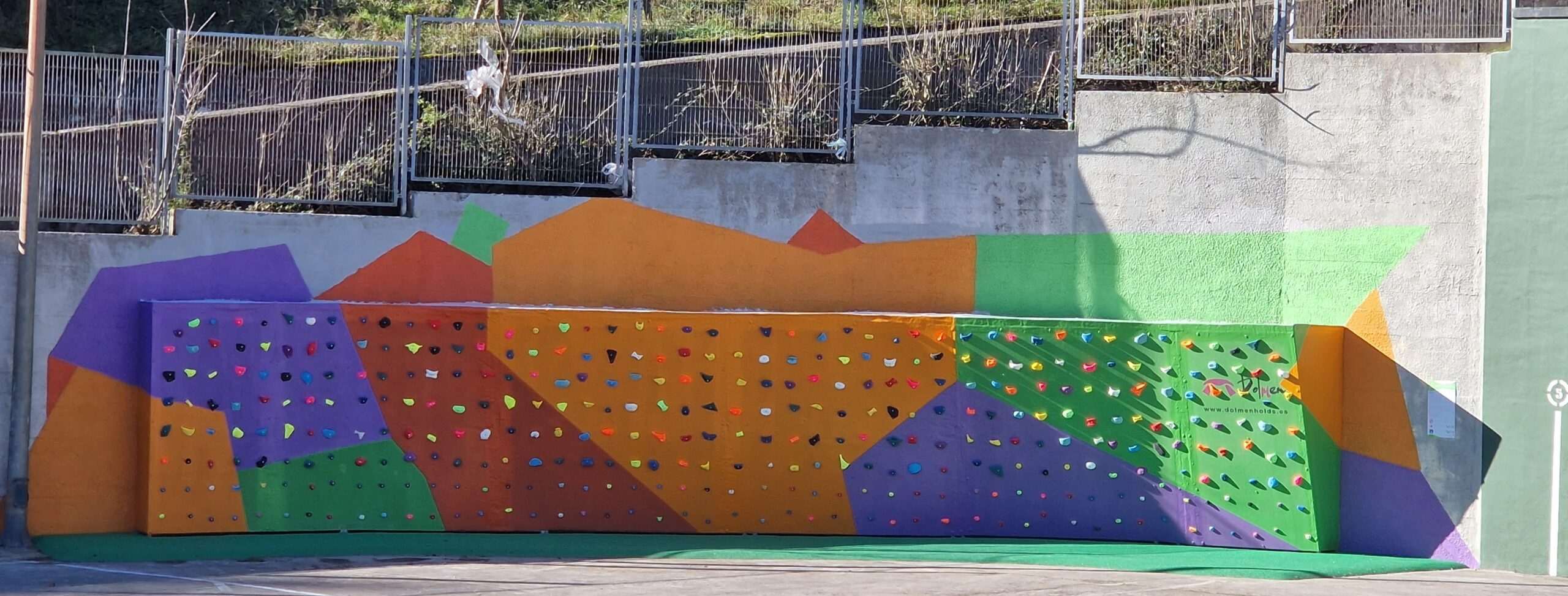 El Ayuntamiento de Bilbao finaliza la construcción de un nuevo rocódromo en Uretamendi, atendiendo a una solicitud de la ciudadanía dentro del Plan Auzokide