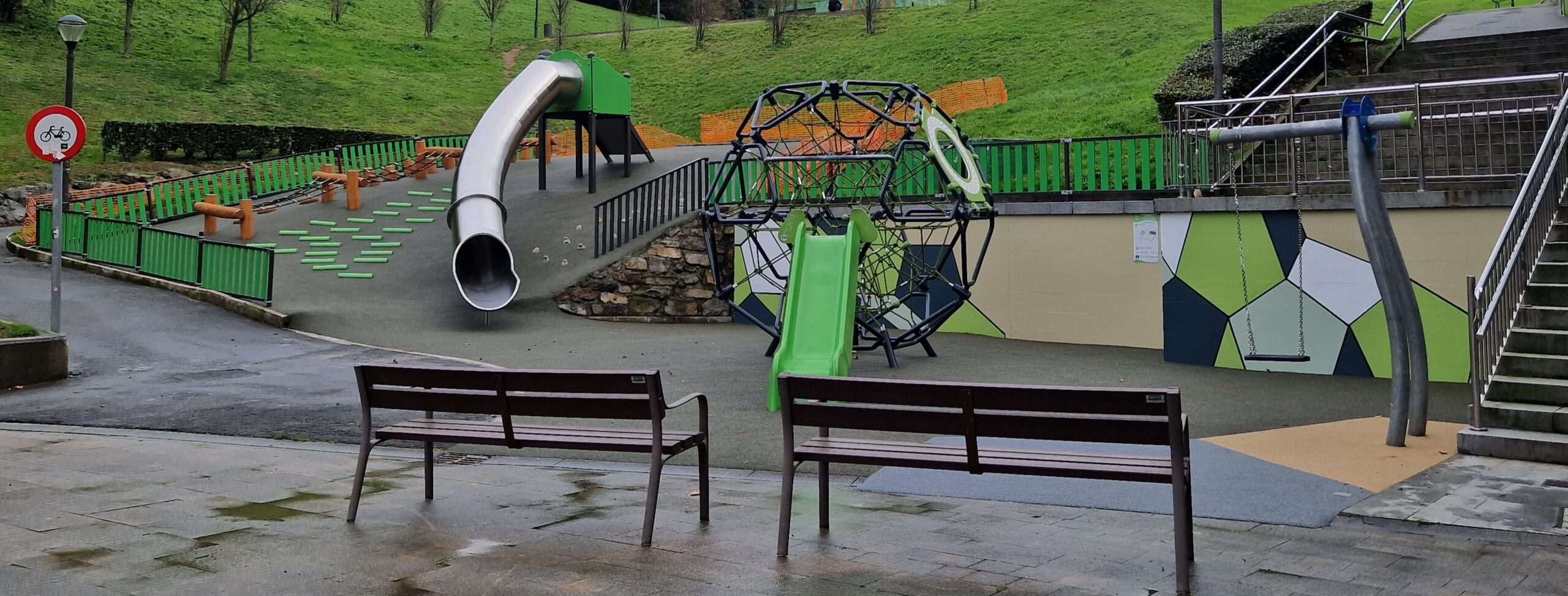 Finalización de la ampliación y mejora del área de juegos infantiles en la Plaza del Gas de Bilbao