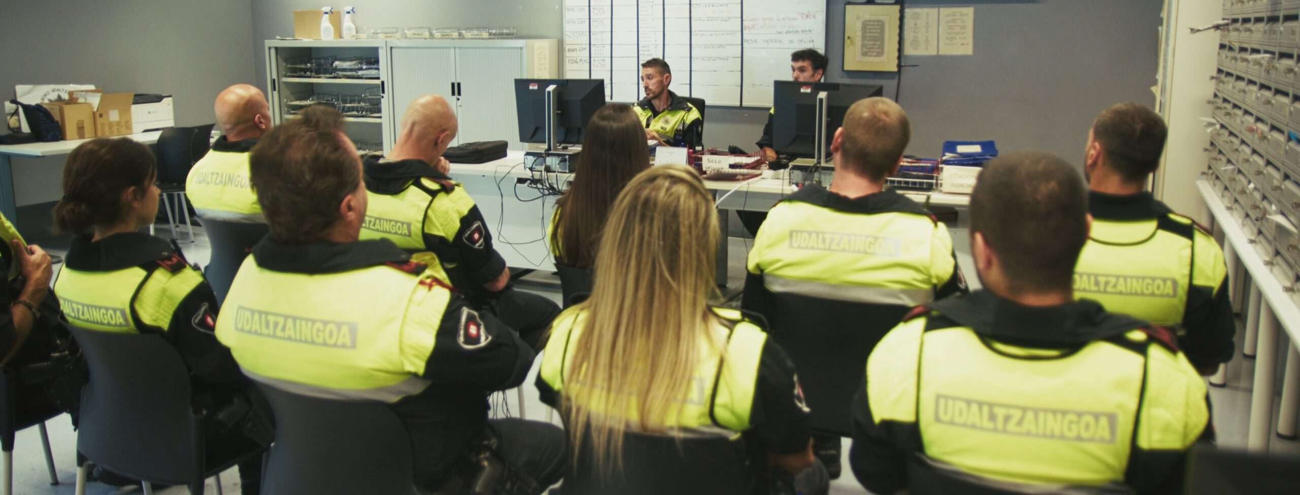 La policía municipal de Bilbao detiene a trece personas en una operación contra la venta de prendas falsificadas