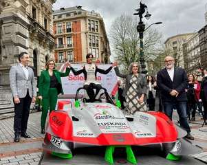 Joseba Iraola Desvela el Impactante Monoplaza Euskal Selekzioa en el Palacio Foral