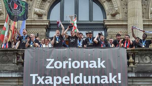 Bizkaia homenajea al Bilbao Basket tras conquistar la FIBA Europe Cup