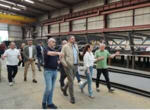 Carlos Alzaga resalta la innovación y la precisión en la fabricación de la pasarela All Iron en su visita a Goros S. Coop.