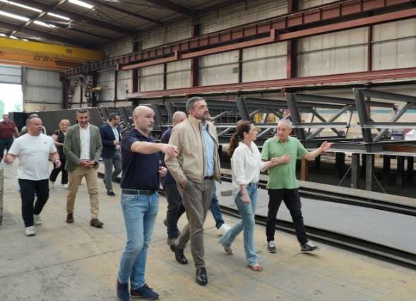 Carlos Alzaga resalta la innovación y la precisión en la fabricación de la pasarela All Iron en su visita a Goros S. Coop.