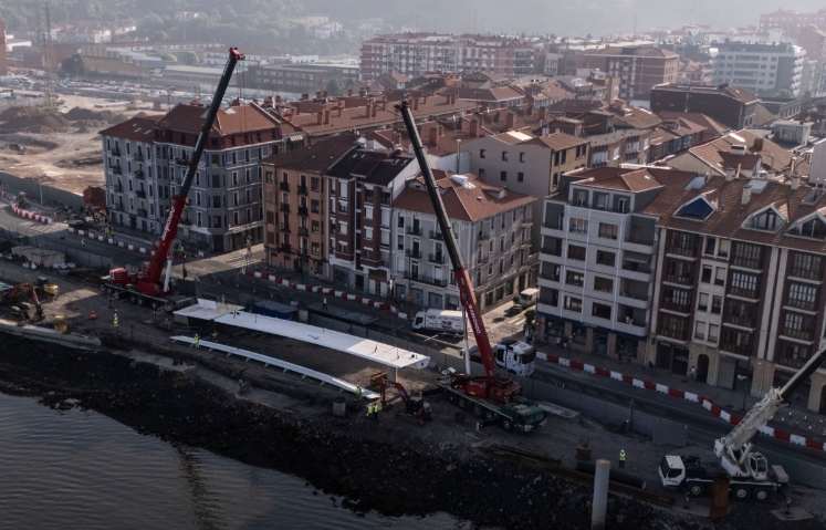 Montaje de la Pasarela All Iron Comienza la Instalación de la Plataforma que Conectará Barakaldo y Erandio