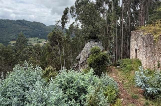 La Diputación Foral de Bizkaia y el Ayuntamiento de Gamiz Fika promueven la conservación y promoción de la ermita de San Pedro de Atxispe y su entorno natural