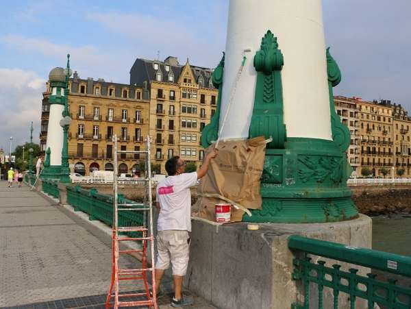 Farolas del Puente de Zurriola