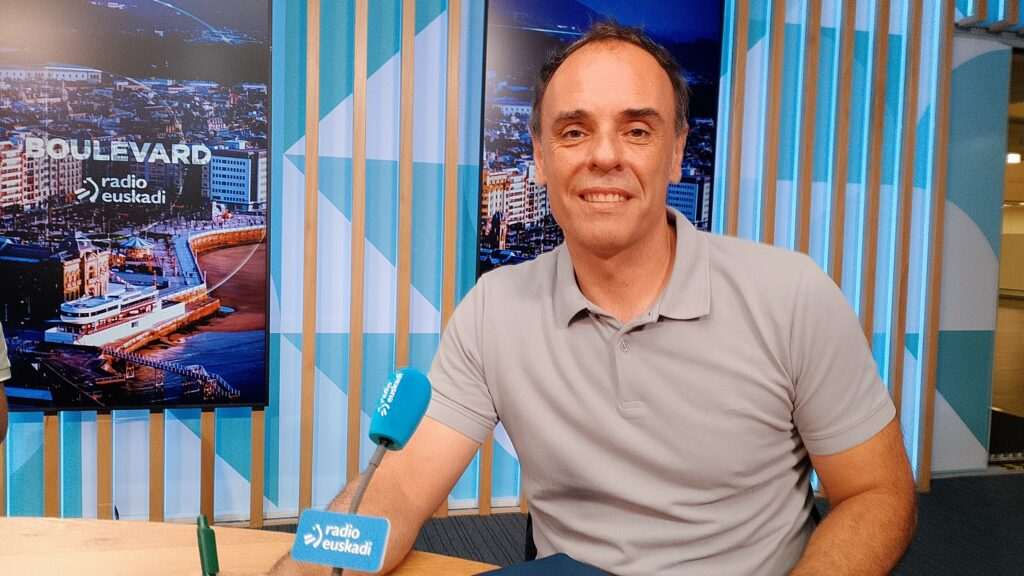 "Txema Ezkerra destaca la importancia de la familia para el bienestar de los menores"
