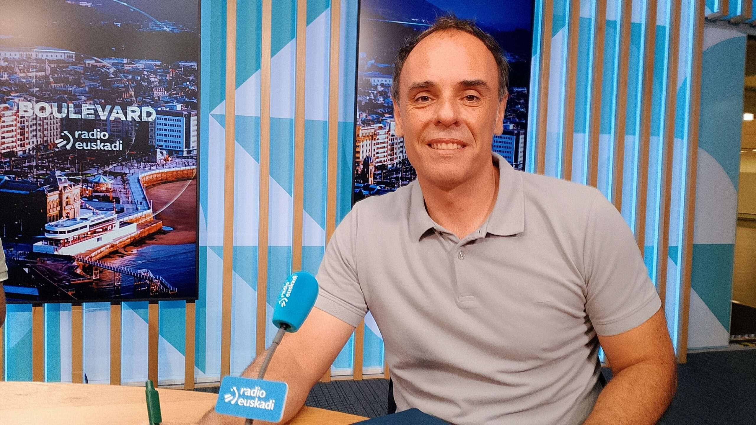 "Txema Ezkerra destaca la importancia de la familia para el bienestar de los menores"
