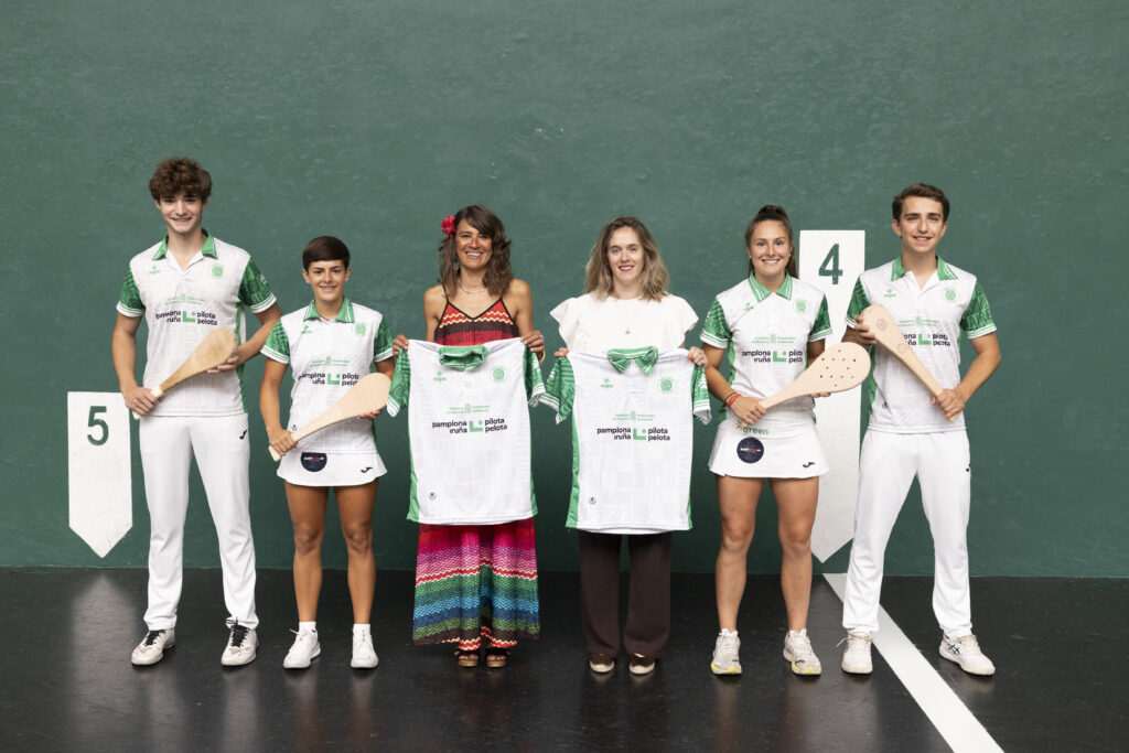 Camisetas de la Federación Navarra de Pelota Vasca llevarán la marca "Pamplona, Capital Mundial de la Pelota Vasca" en 2026 y