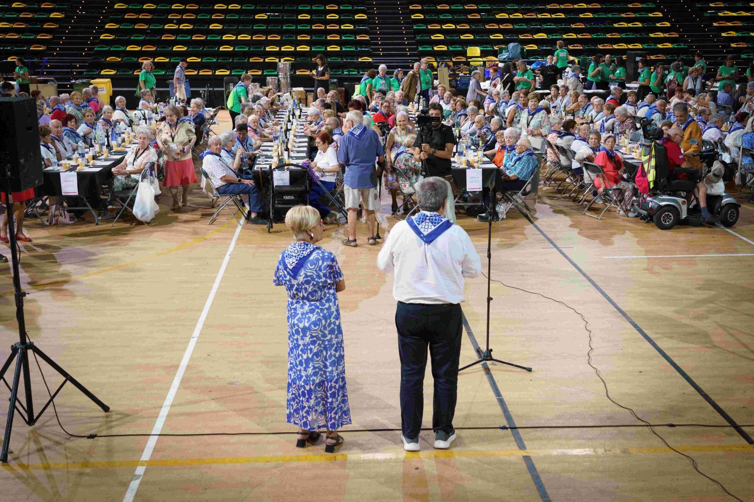 Las personas mayores de la villa también son protagonistas en Aste Nagusia con sesión de circo, comida popular, bailable y bilbainadas
