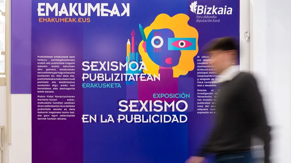 Exposiciones sobre sexismo en la publicidad y mujeres en la ciencia llegarán a nueve municipios de Bizkaia