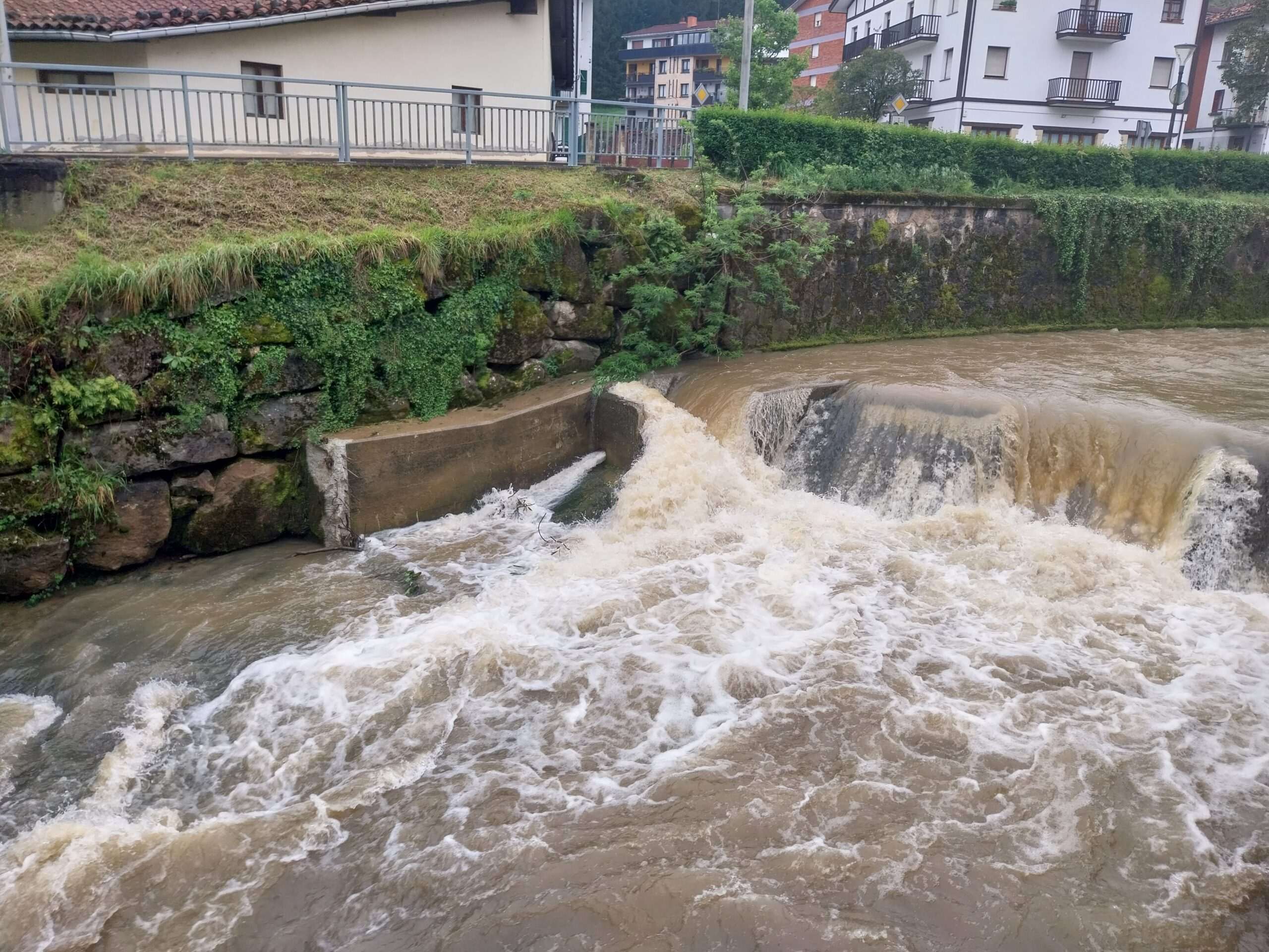 Nueva rampa para peces en el río Oria: URA lanza licitación en Zegama
