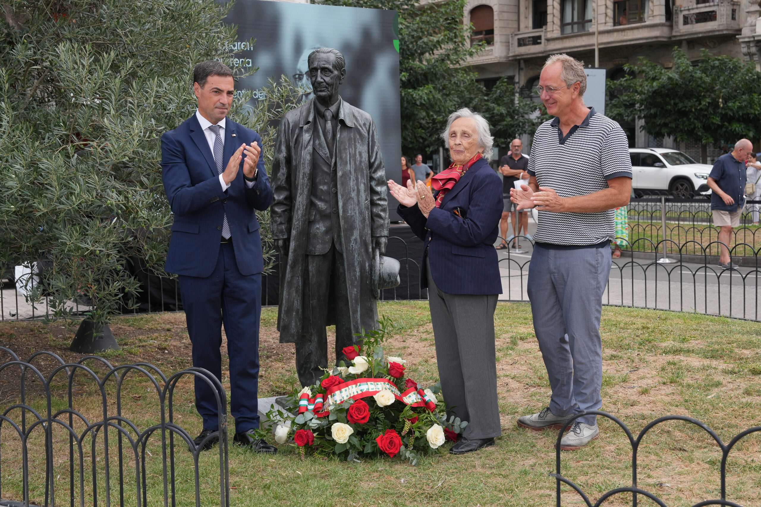 Donostia celebra el 130 aniversario del nacimiento del Lehendakari Jesús María de Leizaola con un homenaje del Gobierno Vasco