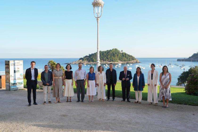 "La Fuerza del Compromiso Democrático: Eider Mendoza Enfrenta el Auge del Populismo y la Autoritarismo"