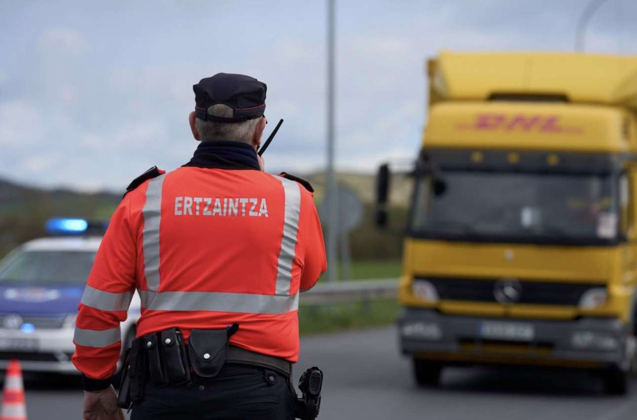 Euskadi refuerza la vigilancia de camiones en carreteras con más inspecciones de la Ertzaintza