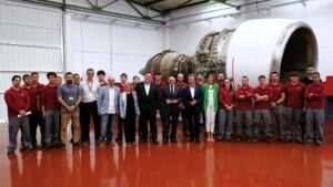 Nuevo curso de FP en Mantenimiento Aeromecánico en Egibide: Alumnos practican con un avión real