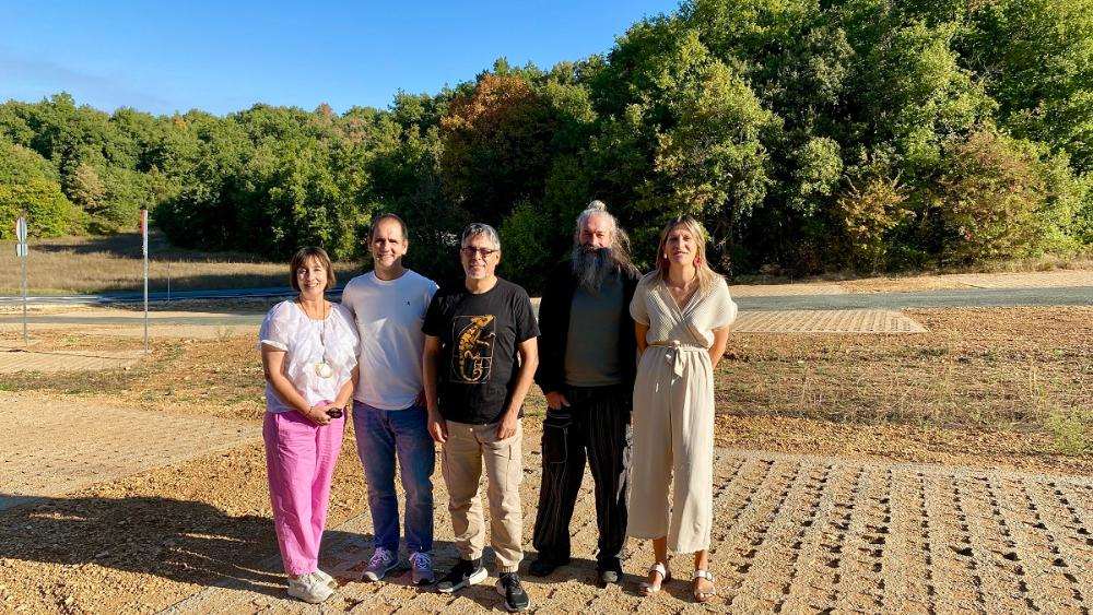 Aumentan las plazas de aparcamiento en los parques naturales de Izki y Azkorri Aratz para optimizar el acceso y mejorar la experiencia de los visitantes