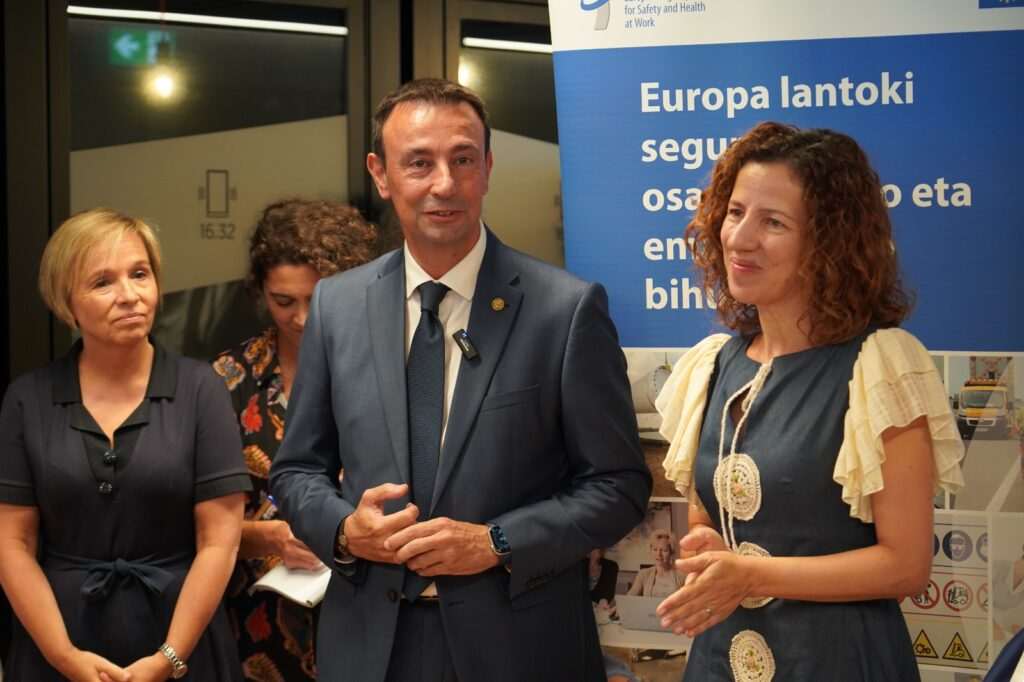 Vicelehendakari Torres promueve una cultura preventiva innovadora ante los nuevos riesgos laborales