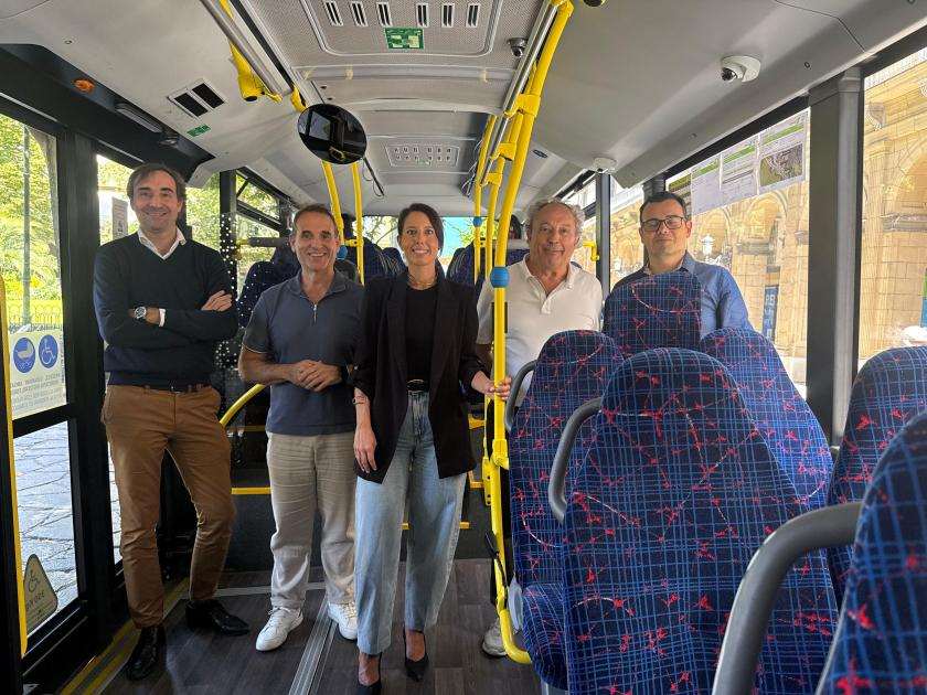 Nuevas mejoras del servicio de Lurraldebus benefician a los vecinos de Oarsoaldea y Bidasoa, según la diputada Azahara Domínguez