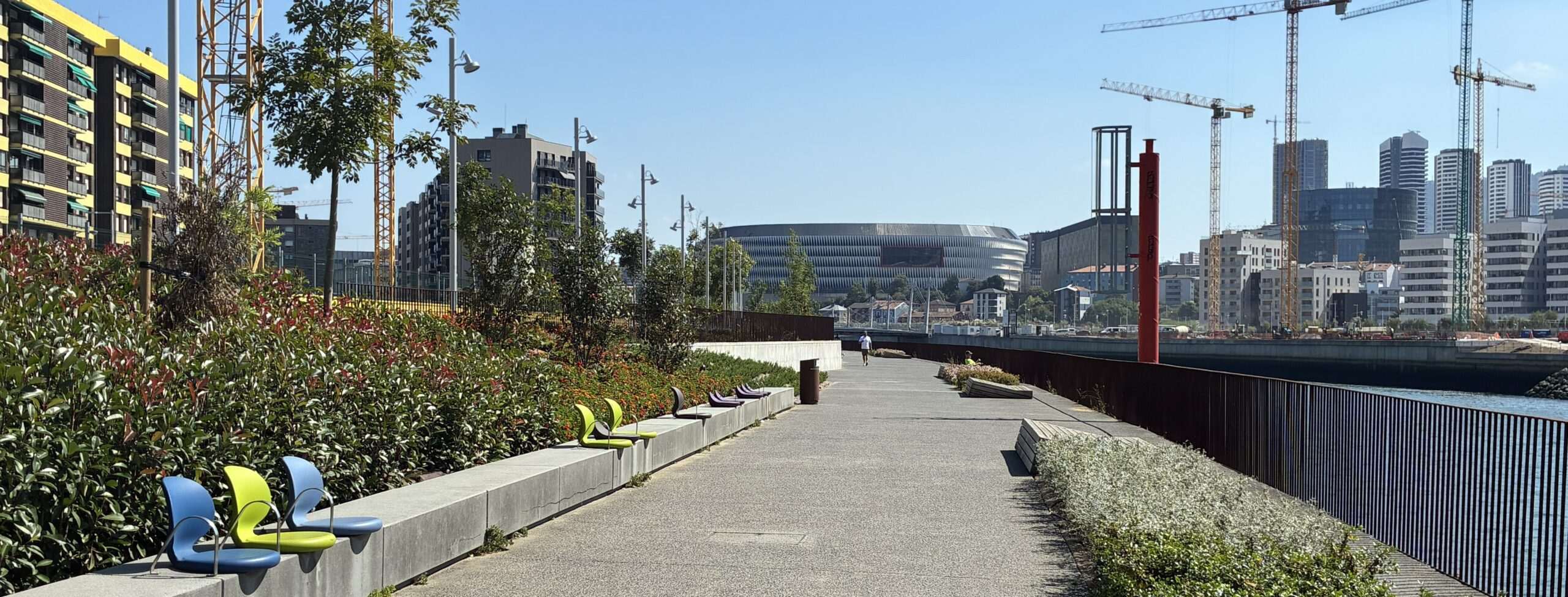 El Ayuntamiento de Bilbao destina más de 600.000 euros en dos años a la renovación, reposición y mejora de la jardinería y del paisaje del Paseo del Canal