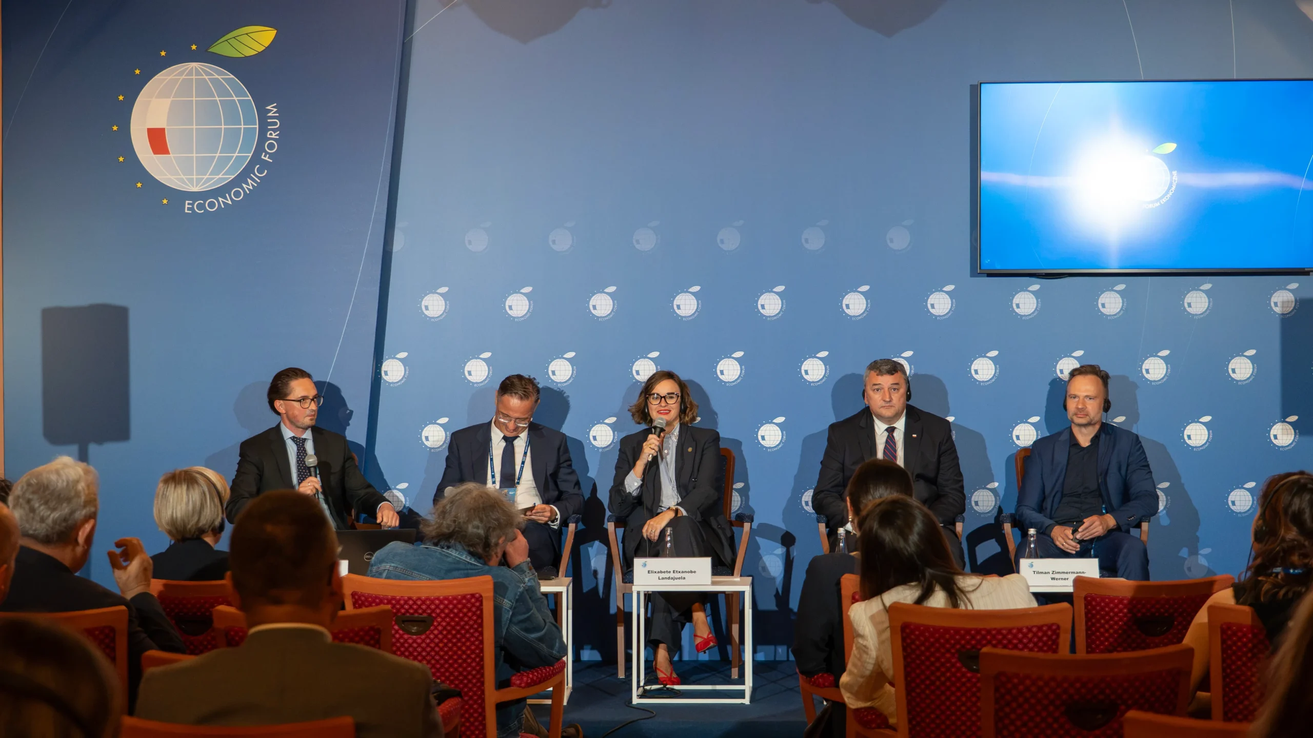Foro Económico de Karpacz: Elixabete Etxanobe aboga por una transición energética que potencie la competitividad industrial en Polonia