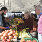 Más de un centenar de puestos de alimentación y productos diversos regresan al mercadillo de Landaben este domingo tras el parón veraniego