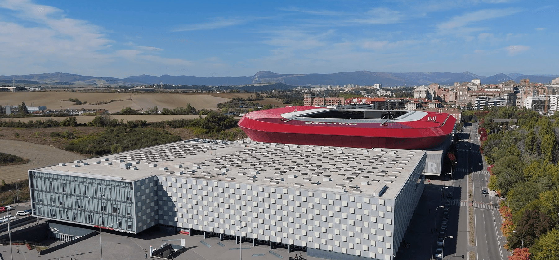 Regulación de 908 plazas de aparcamiento en El Sadar y Navarra Arena: 653 naranjas y 255 rojas a partir del 1 de noviembre