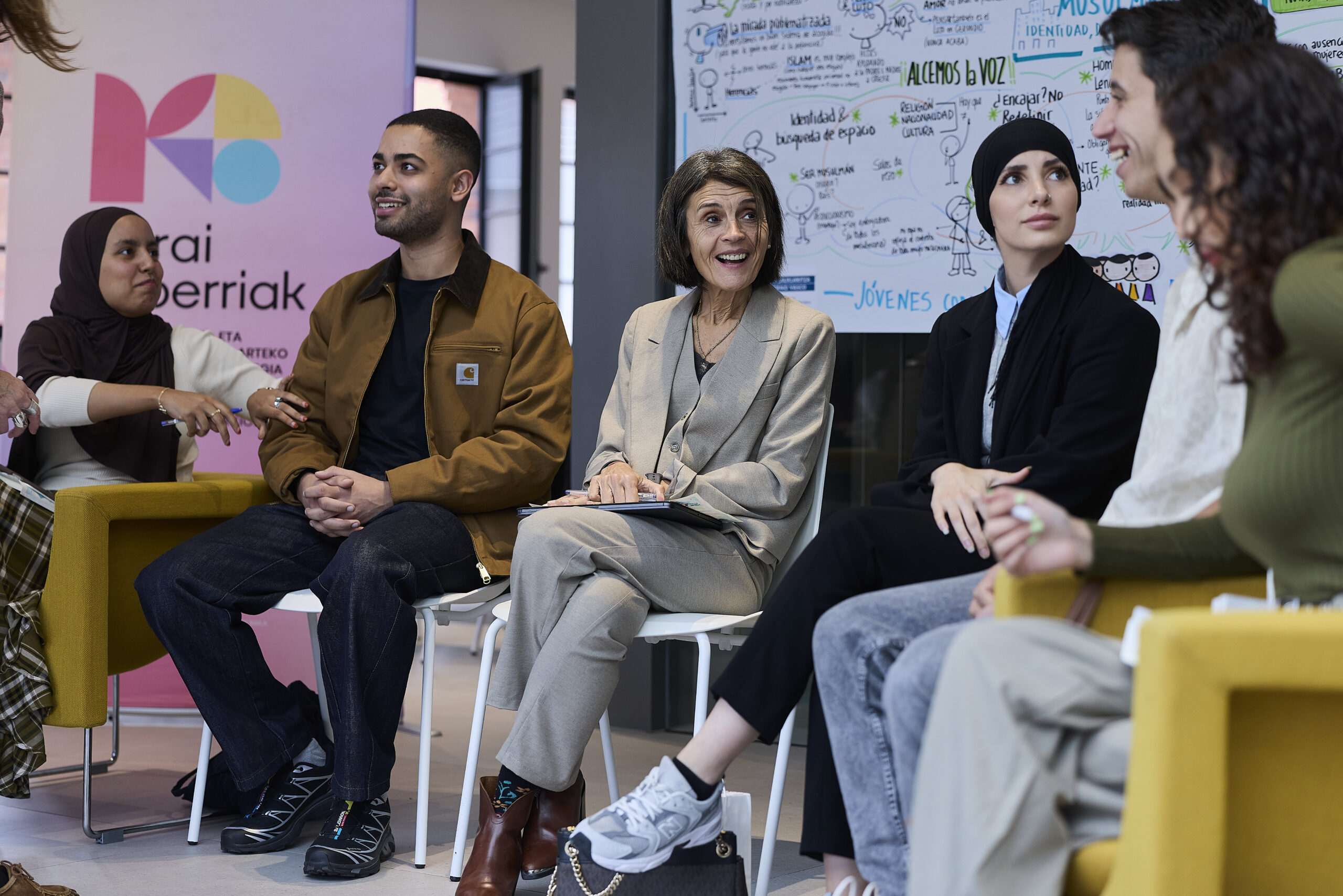 Jóvenes vascos musulmanes reflexionan sobre identidad, diversidad e igualdad en
