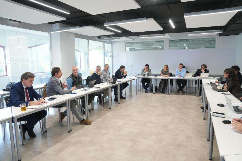 La diputación impulsa la competitividad industrial al reunir a empresas líderes de la máquina herramienta en sus foros sectoriales