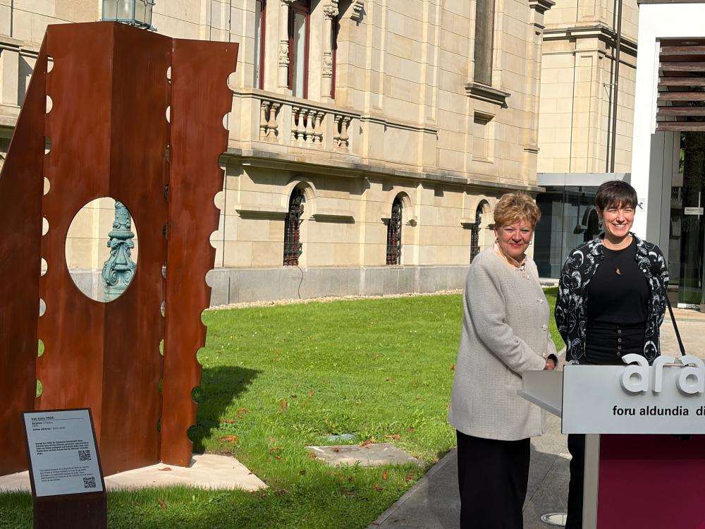 El Museo de Bellas Artes de Álava presenta una escultura de Irati Antia en homenaje a las personas esclavizadas relacionadas con Julián de Zulueta
