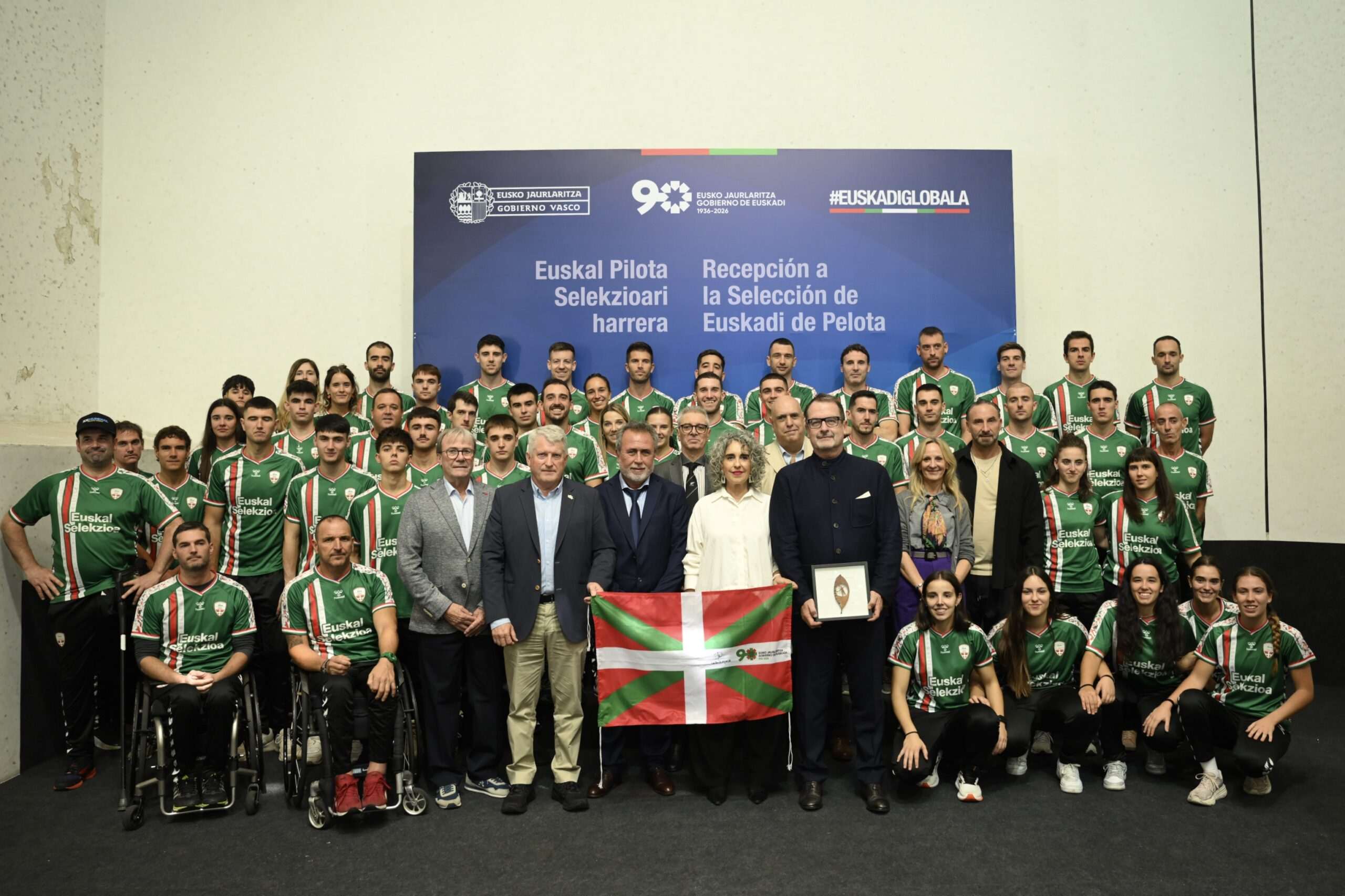 La vicelehendakari Bengoetxea recibe en Buenos Aires a la selección de Euskadi de pelota en su histórico debut oficial en un Mundial