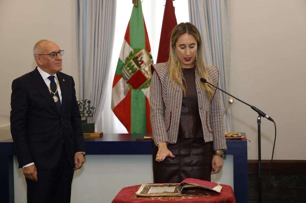 Mar Dabán asume el cargo de diputada de Empleo, Comercio, Turismo y Administración Foral en