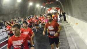 Cerca de 300 atletas participan en la emocionante Noche de Deporte y Solidaridad en los Tunelets de Artxanda